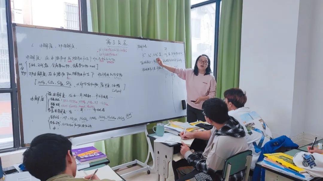 如何解教育的“化學(xué)方程式”？川越老師來支招