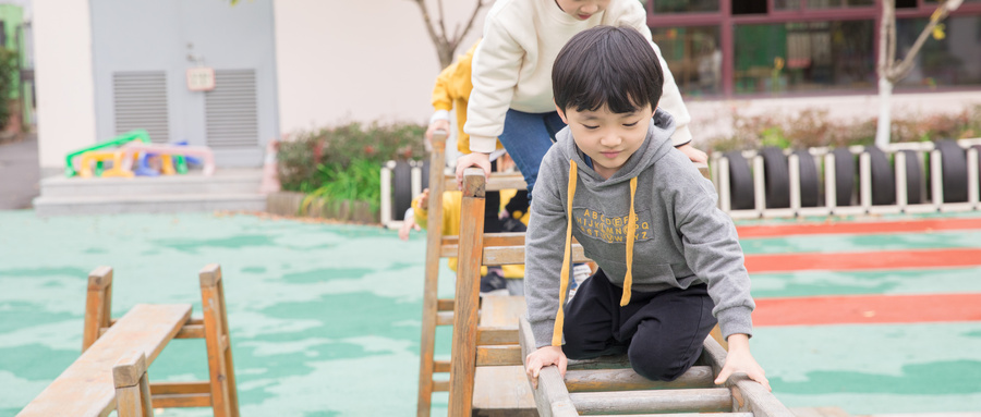 “宅家”一個月，近視一百度？學(xué)習(xí)網(wǎng)課時如何科學(xué)護眼、防控近視，官方專家宣講團來支招啦！